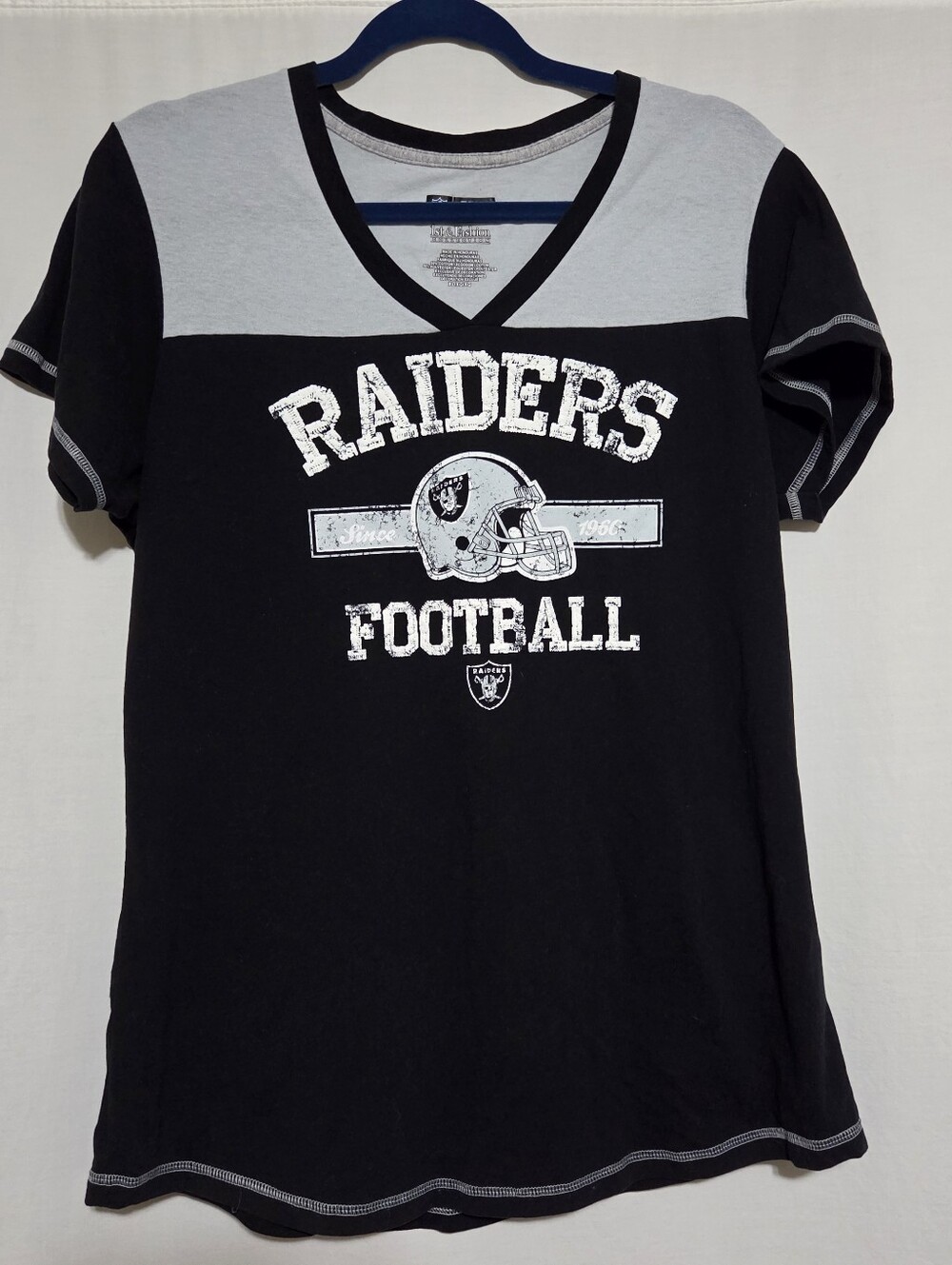 NFL Raiders Women's XL Black & Light Gray Football V-Neck Tee